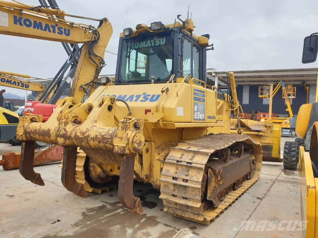 Komatsu D 65 WX-17 Buldozer sobre oruga