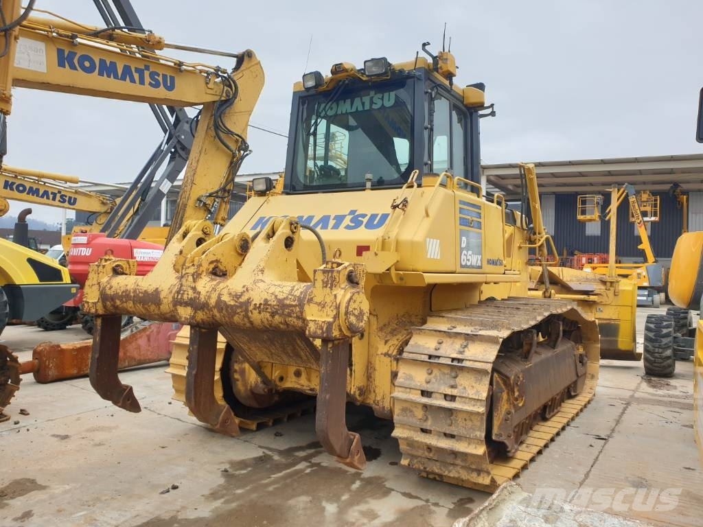 Komatsu D 65 WX-17 Buldozer sobre oruga