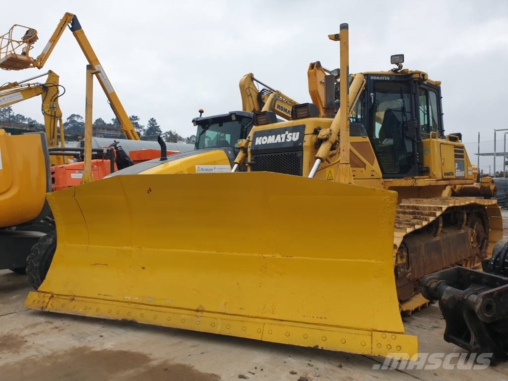 Komatsu D 65 WX-17 Buldozer sobre oruga