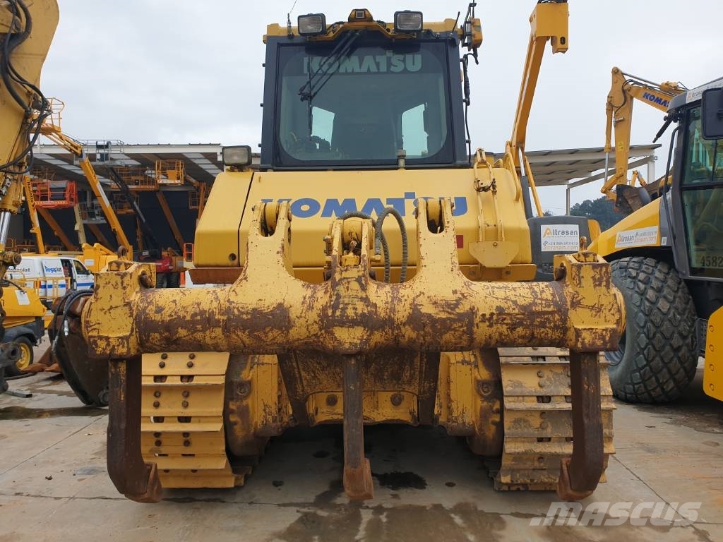 Komatsu D 65 WX-17 Buldozer sobre oruga