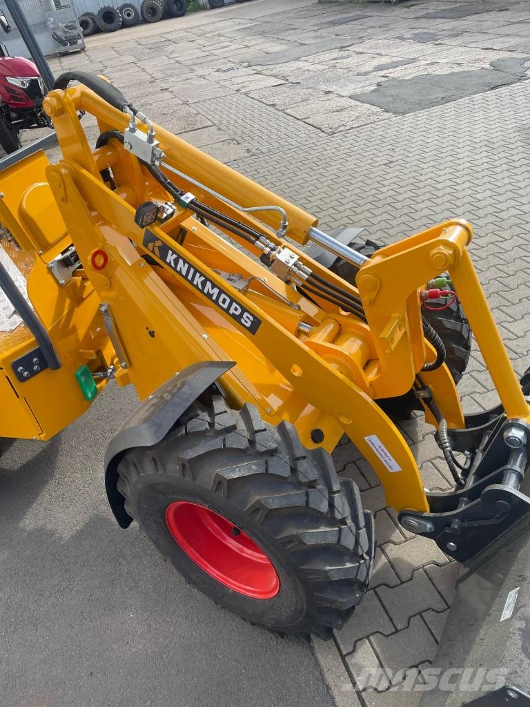 Knikmops KM235 لوادر بعجل