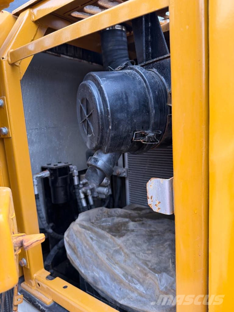 Sany SY 75 C 3000 units excavators in stock Raupenbagger