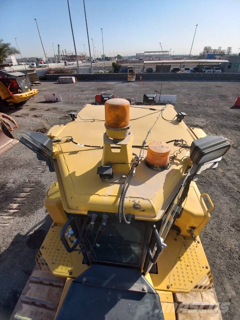 Komatsu D155A-6R (4pcs available for sale in Abu Dhabi) Гусеничные бульдозеры