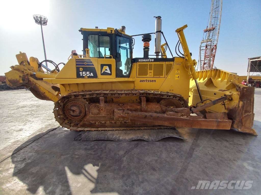 Komatsu D155A-6R (4pcs available for sale in Abu Dhabi) Гусеничные бульдозеры