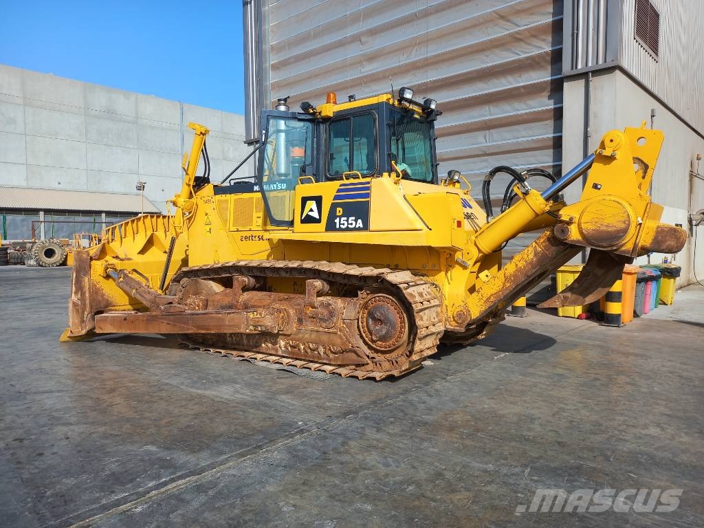 Komatsu D155A-6R (4pcs available for sale in Abu Dhabi) Гусеничные бульдозеры