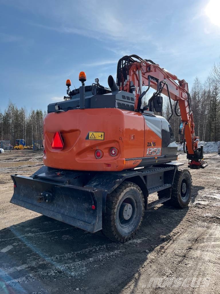 Hitachi ZX 135 W-7 Ratasekskavaatorid