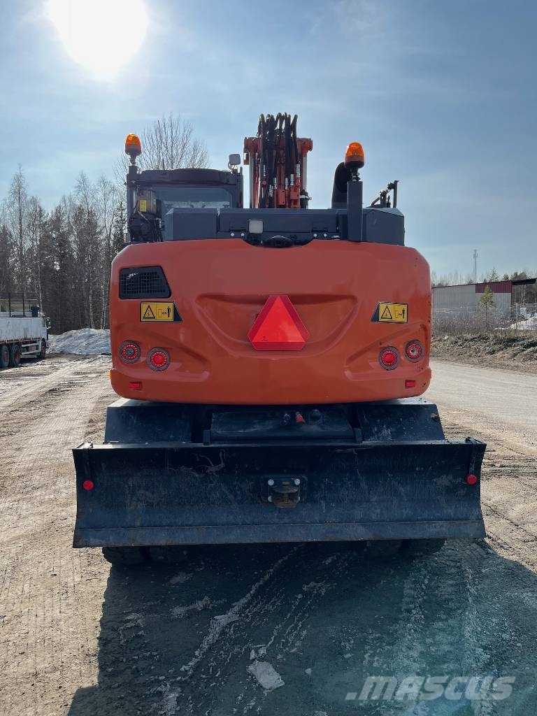 Hitachi ZX 135 W-7 Ratasekskavaatorid