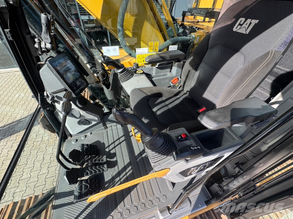 CAT 320 حفارات زحافة