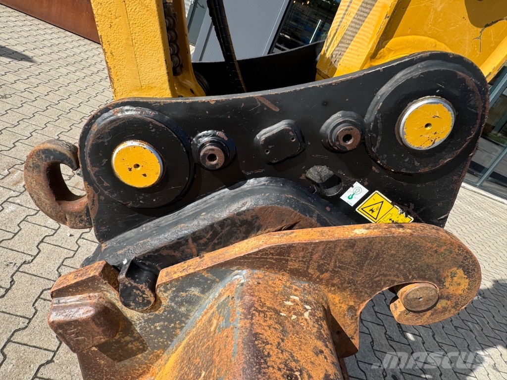 CAT 320 حفارات زحافة