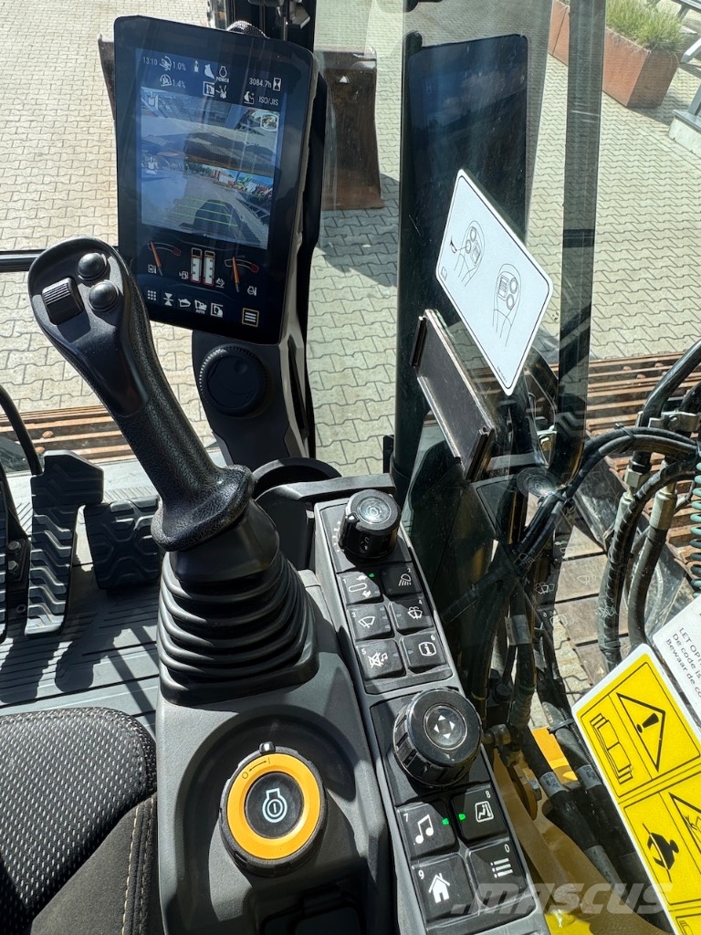 CAT 320 حفارات زحافة