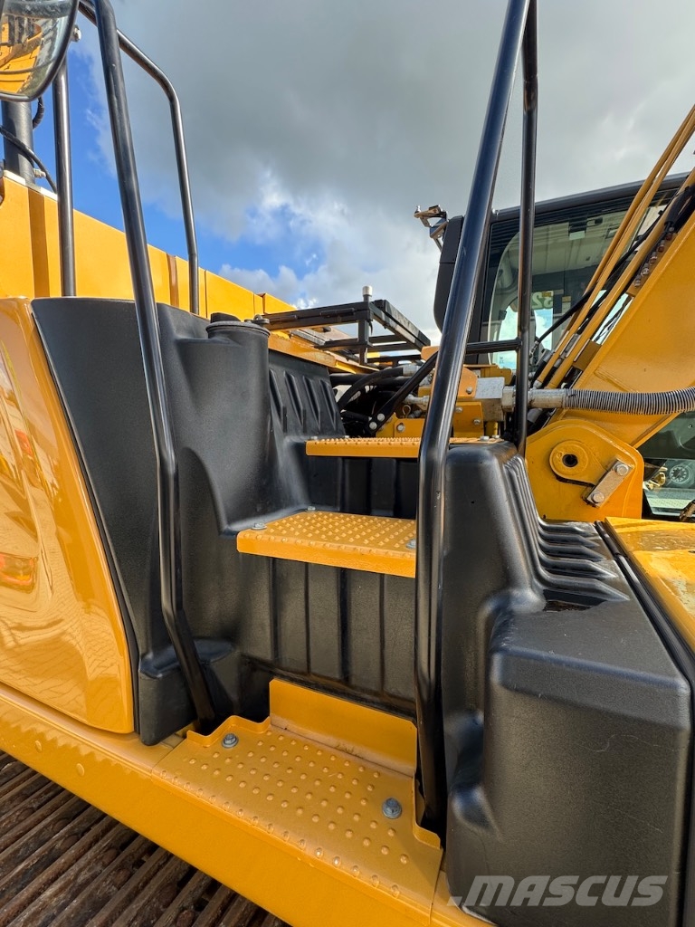 CAT 320 حفارات زحافة