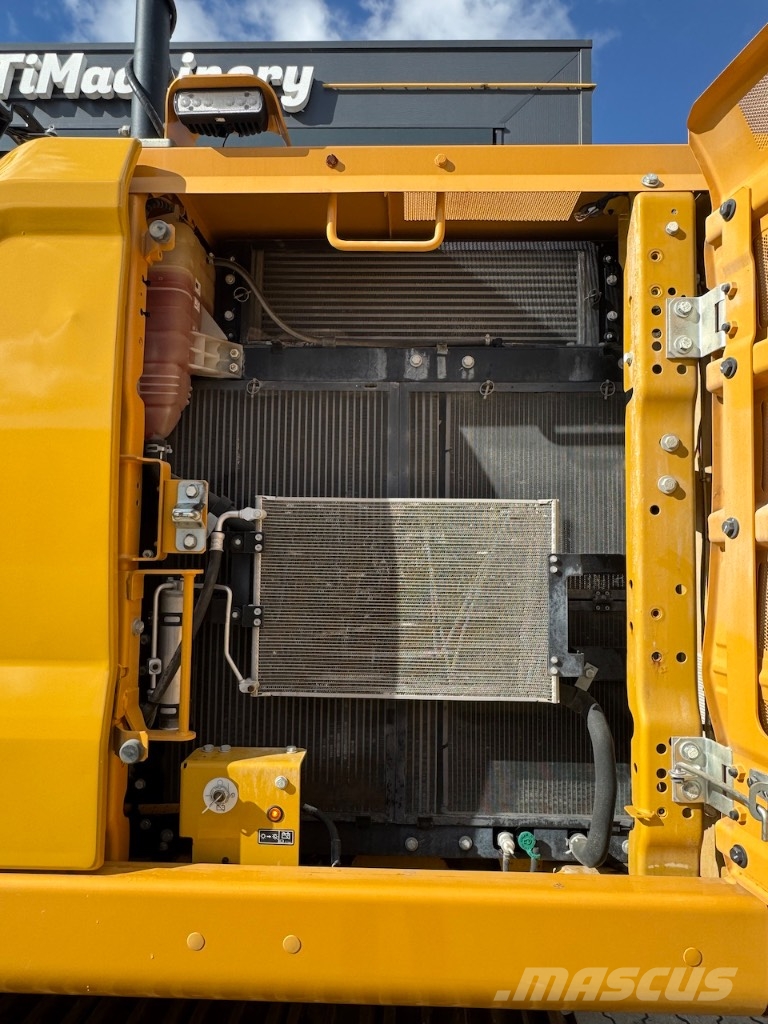 CAT 320 حفارات زحافة