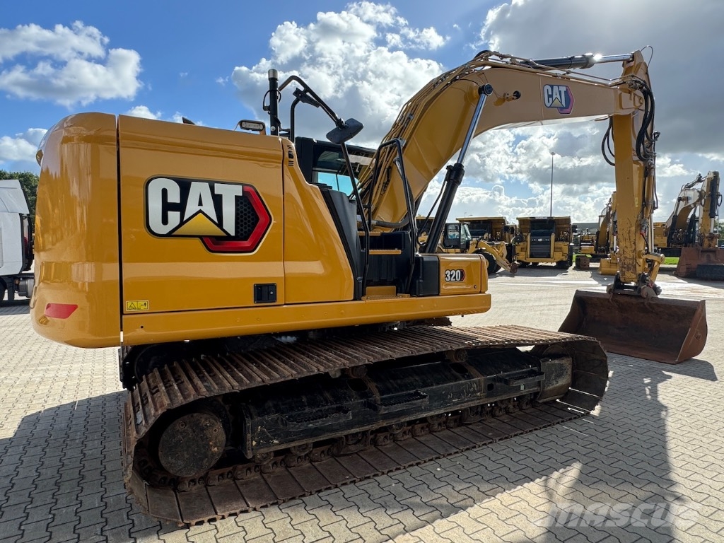 CAT 320 حفارات زحافة