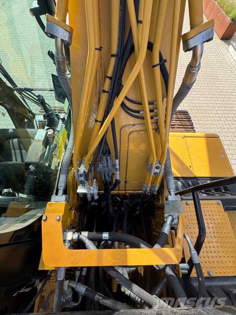 CAT 320 حفارات زحافة
