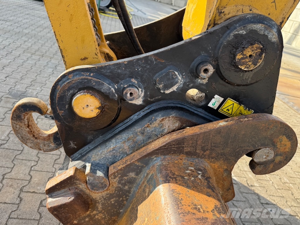 CAT 320 Rupsgraafmachines