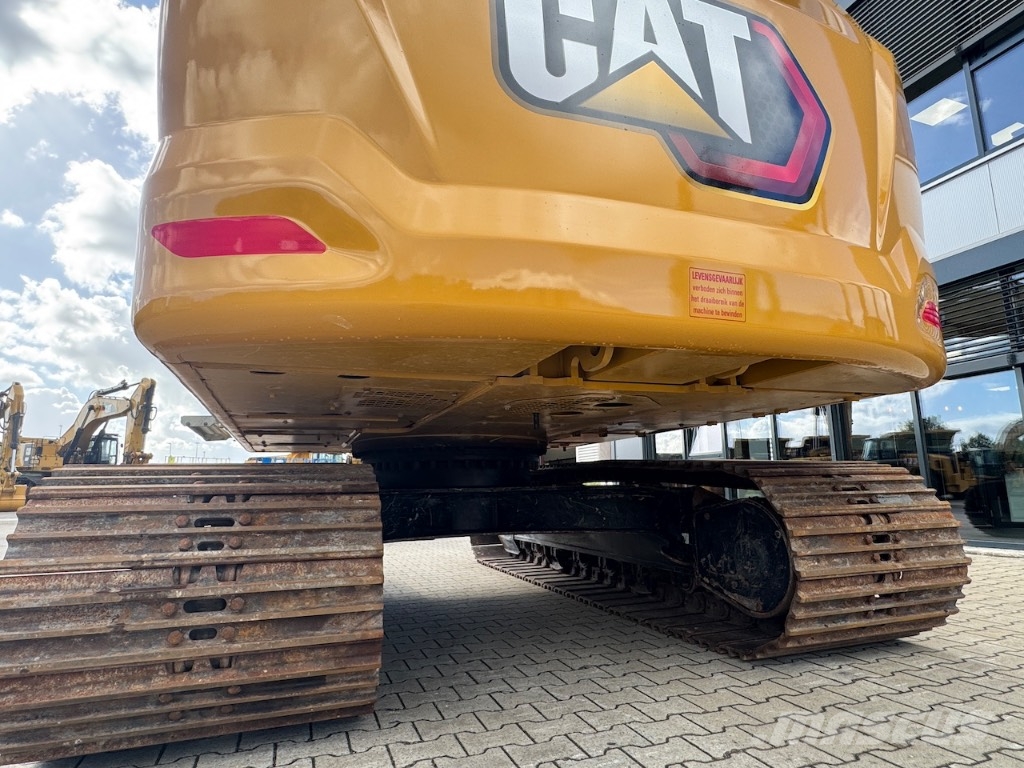 CAT 320 حفارات زحافة