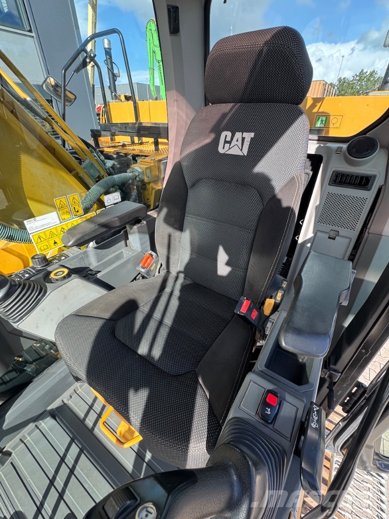 CAT 320 حفارات زحافة