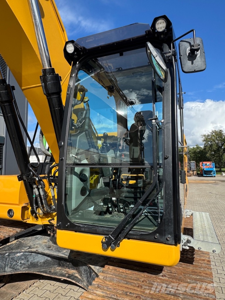 CAT 320 حفارات زحافة