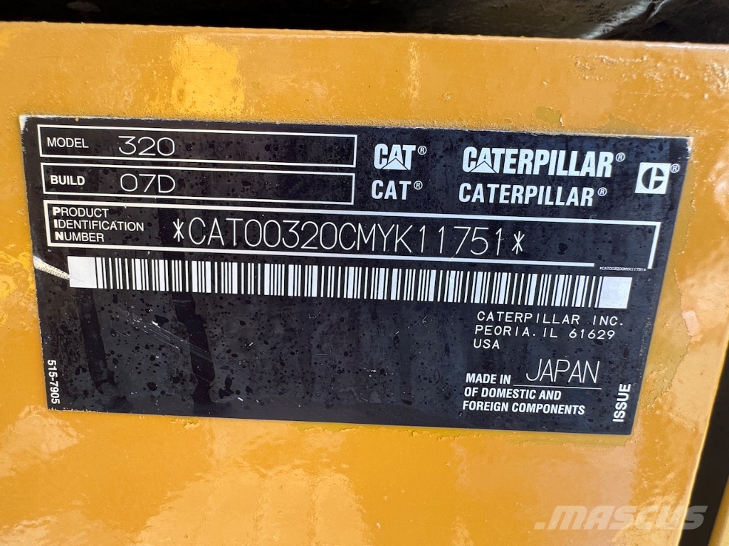 CAT 320 حفارات زحافة