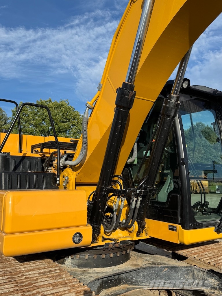 CAT 320 Rupsgraafmachines