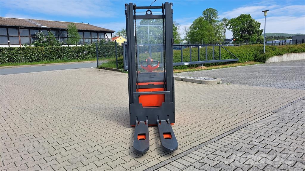 Linde L20 Stand-in stackers