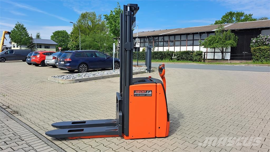 Linde L20 Stand-in stackers