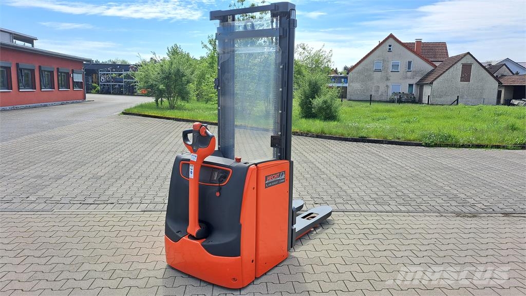 Linde L20 Stand-in stackers