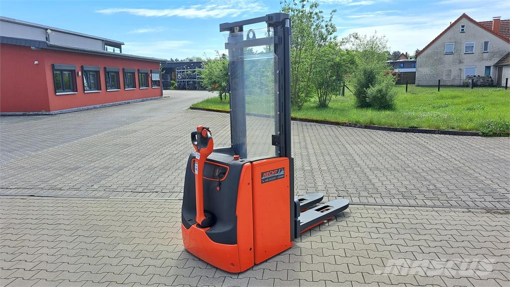 Linde L20 Stand-in stackers
