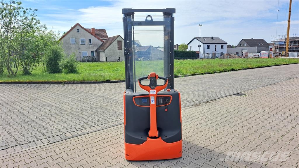 Linde L20 Stand-in stackers