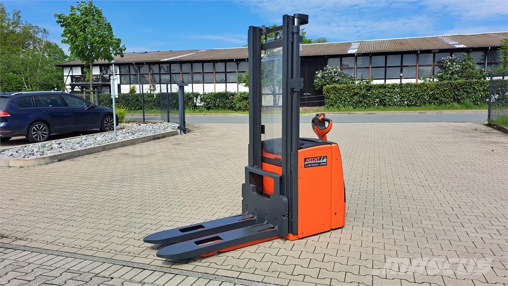 Linde L20 Stand-in stackers