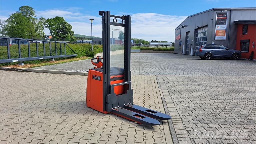Linde L20 Stand-in stackers