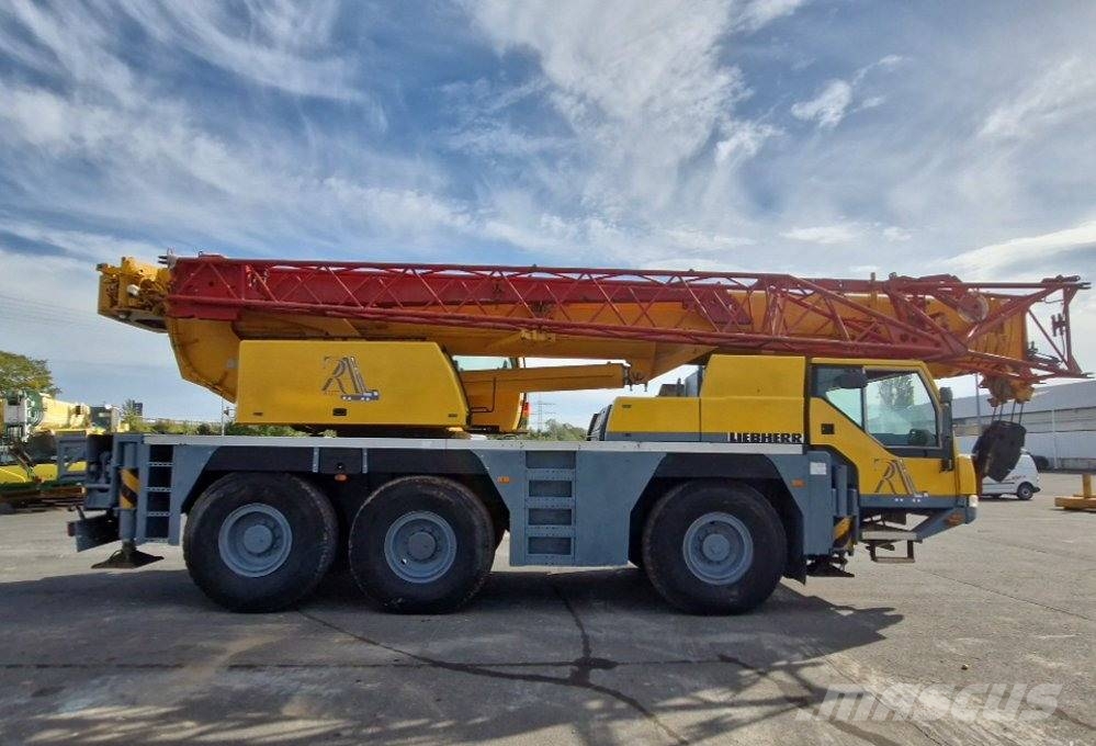 Liebherr LTM1055/1 mobile crane Celtņi nelīdzenām virsmām