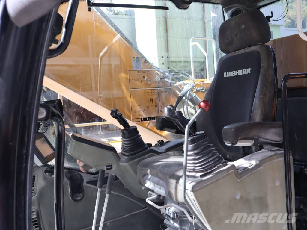 Liebherr R 936 LC Bandgrävare