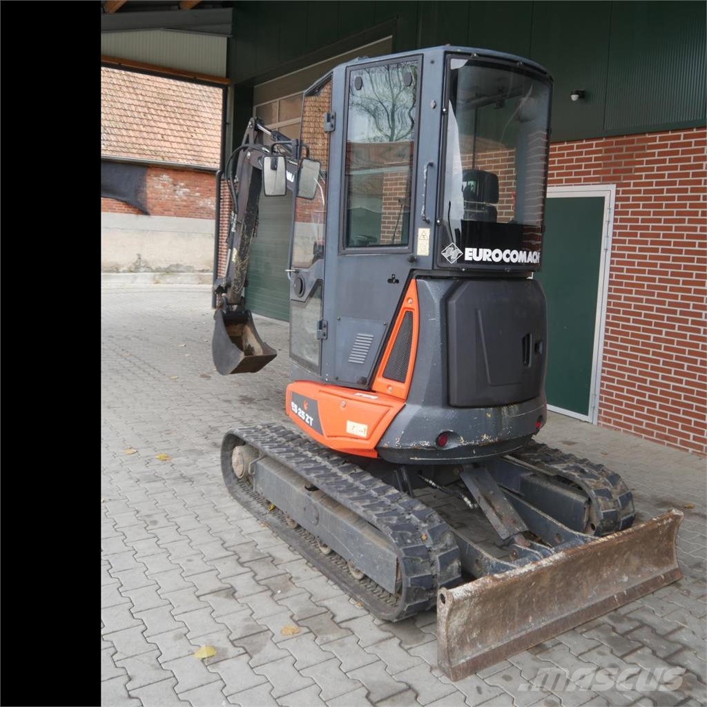 Case IH Eurocomach ES25ZT حفارات صغيرة أقل من 7 طن (حفارات صغيرة)