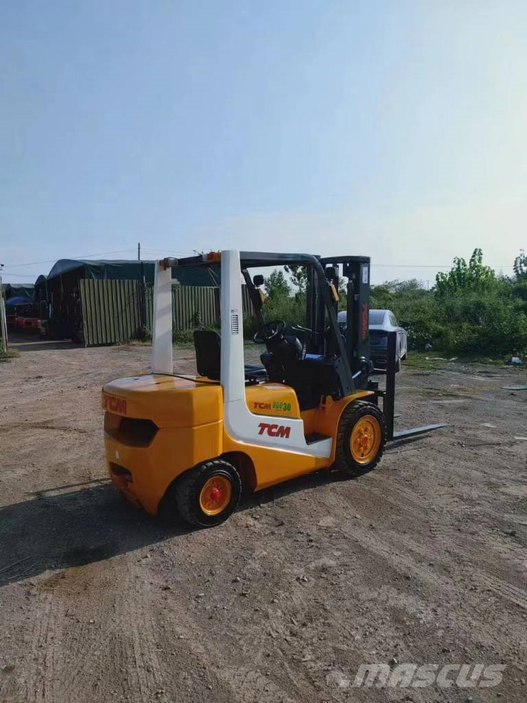 TCM FD30 شاحنات الديزل