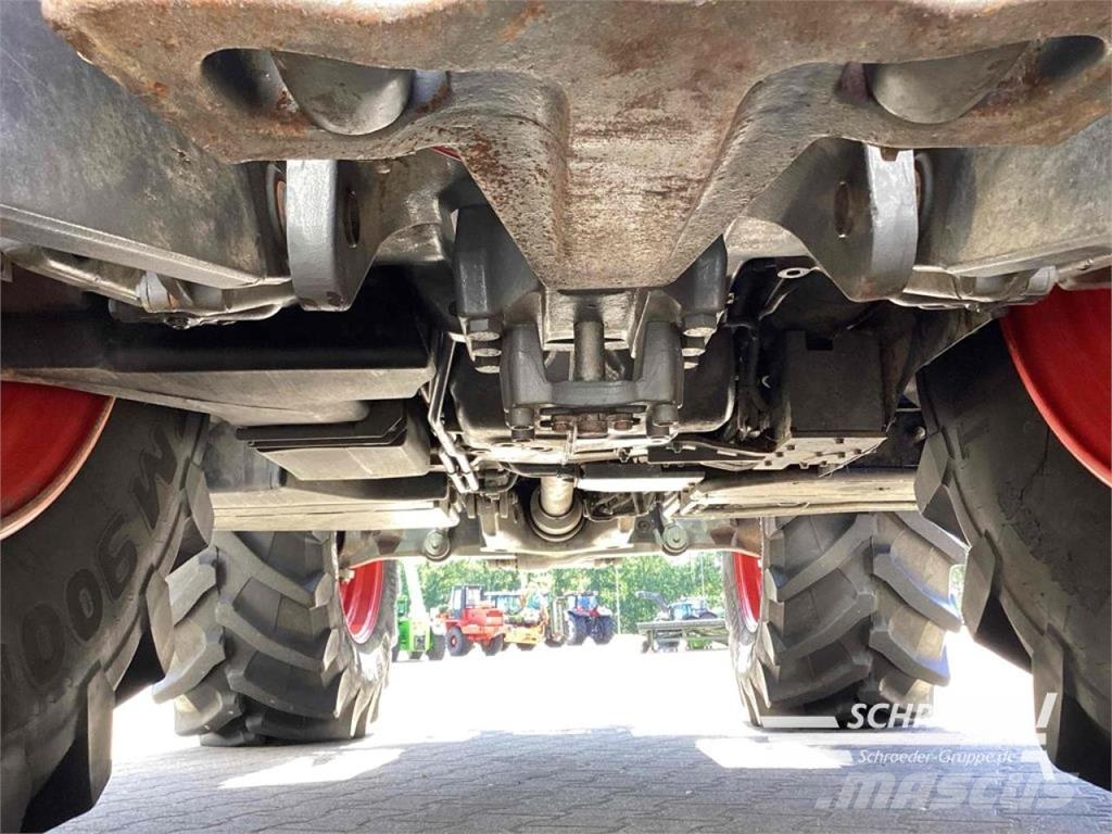 Fendt 824 VARIO S4 PROFI PLUS Traktoren