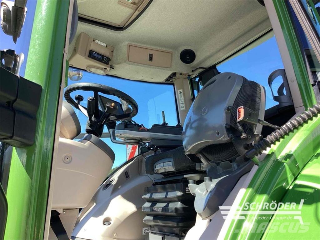 Fendt 824 VARIO S4 PROFI PLUS Traktoren