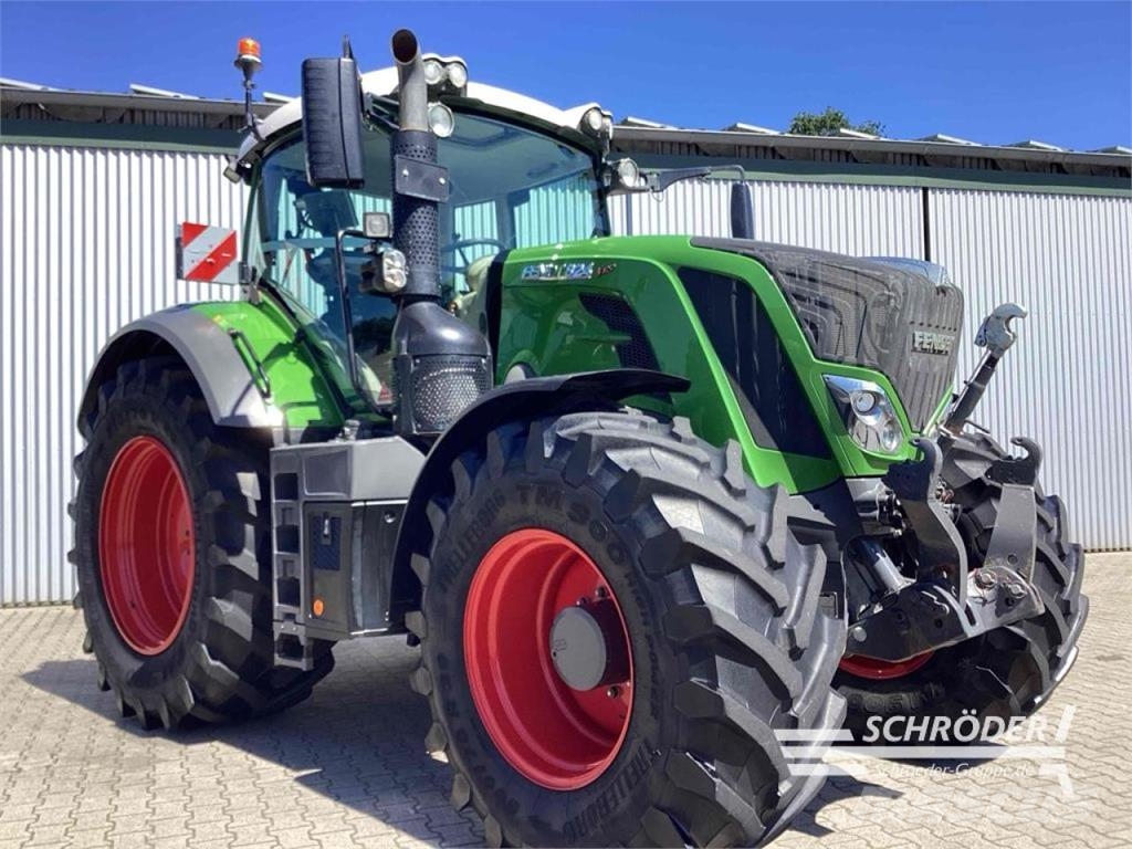 Fendt 824 VARIO S4 PROFI PLUS Traktoren