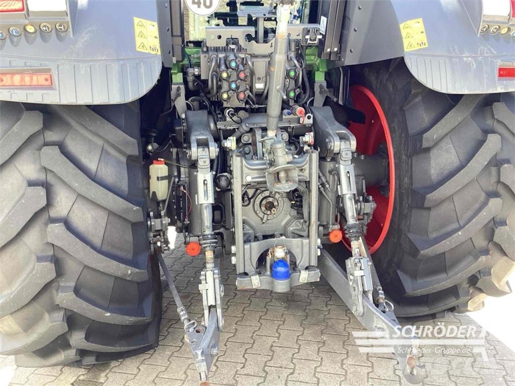 Fendt 824 VARIO S4 PROFI PLUS Traktoren