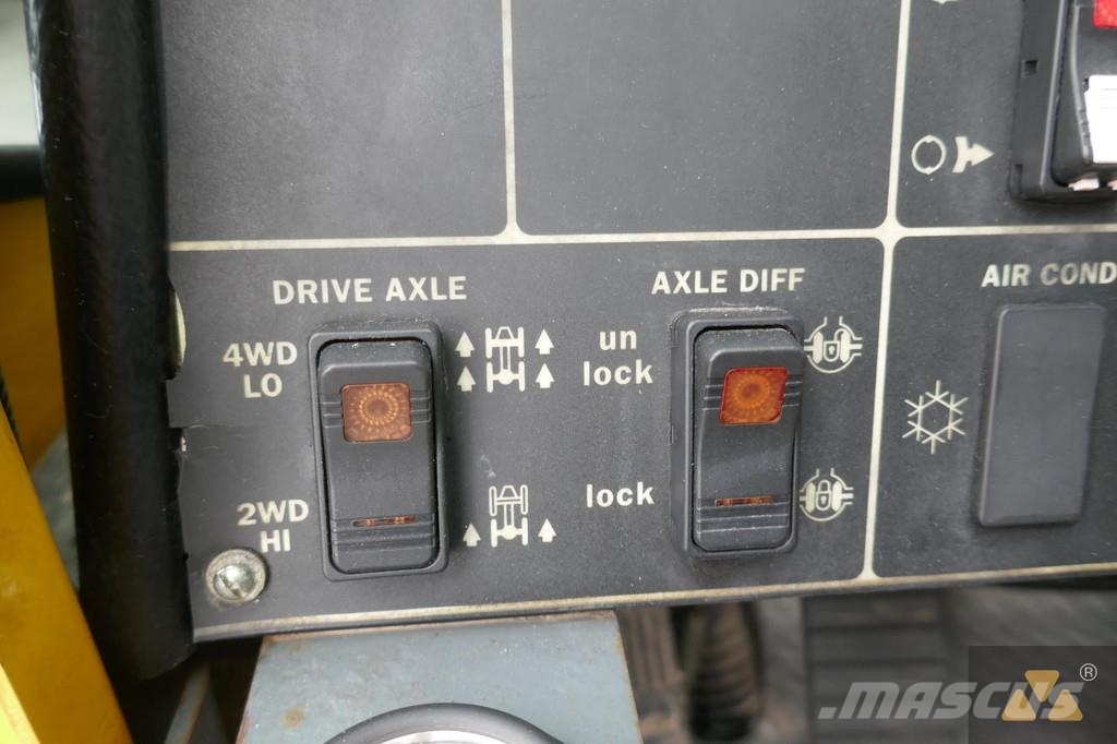 Grove RT700E Celtņi nelīdzenām virsmām