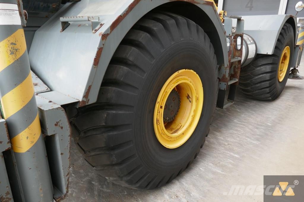 Grove RT700E Celtņi nelīdzenām virsmām