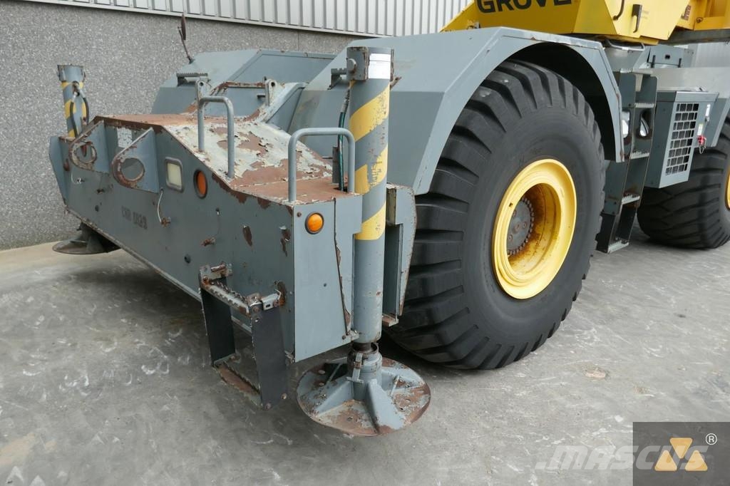 Grove RT700E Celtņi nelīdzenām virsmām