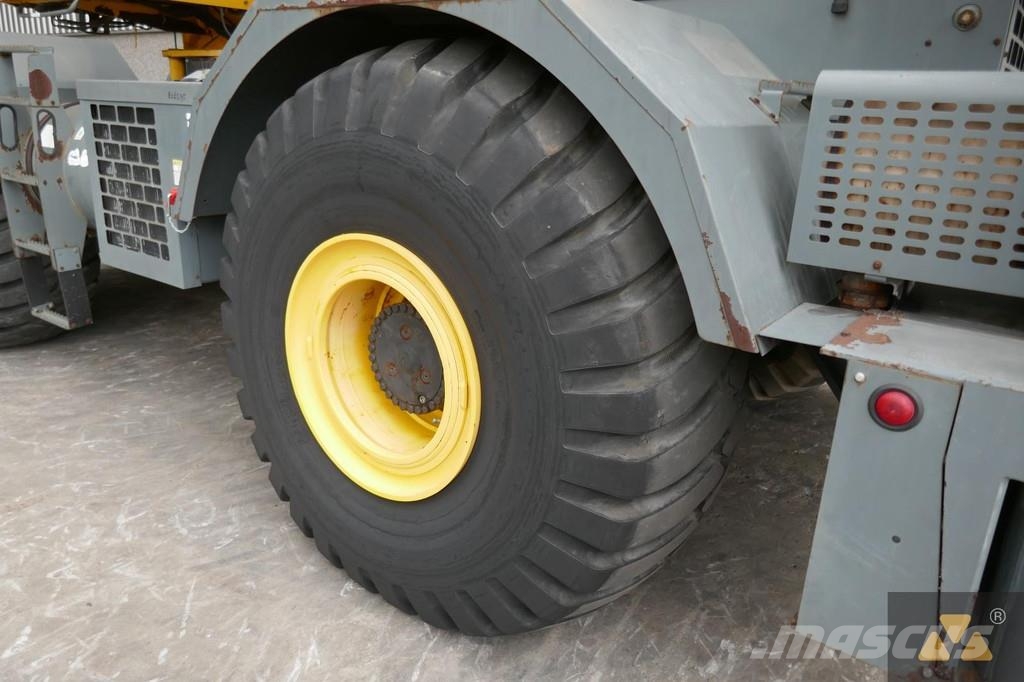 Grove RT700E Celtņi nelīdzenām virsmām