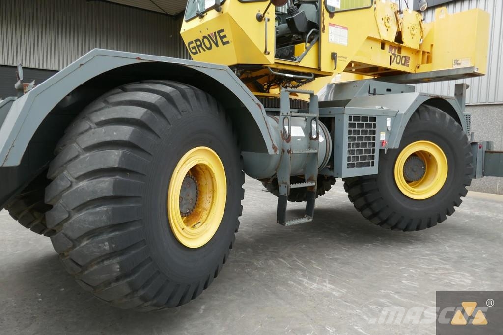 Grove RT700E Celtņi nelīdzenām virsmām