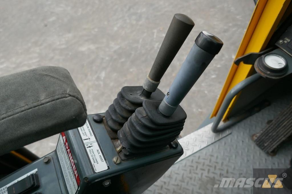 Grove RT700E Celtņi nelīdzenām virsmām