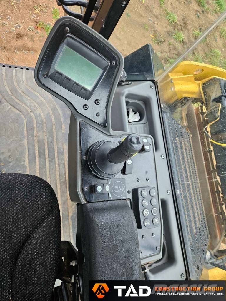 CAT CB 7 其他压路机