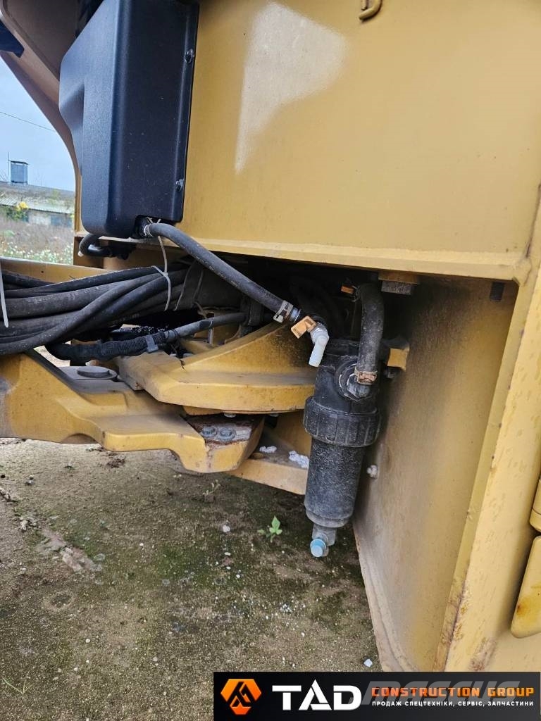 CAT CB 7 其他压路机