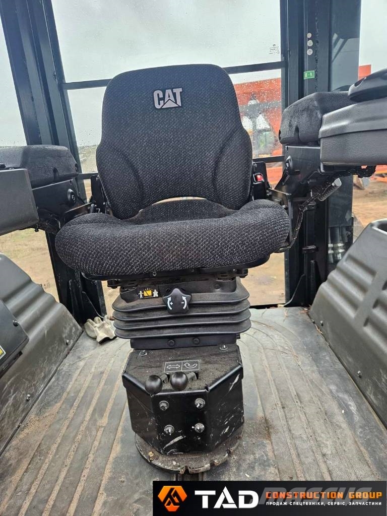CAT CB 7 其他压路机