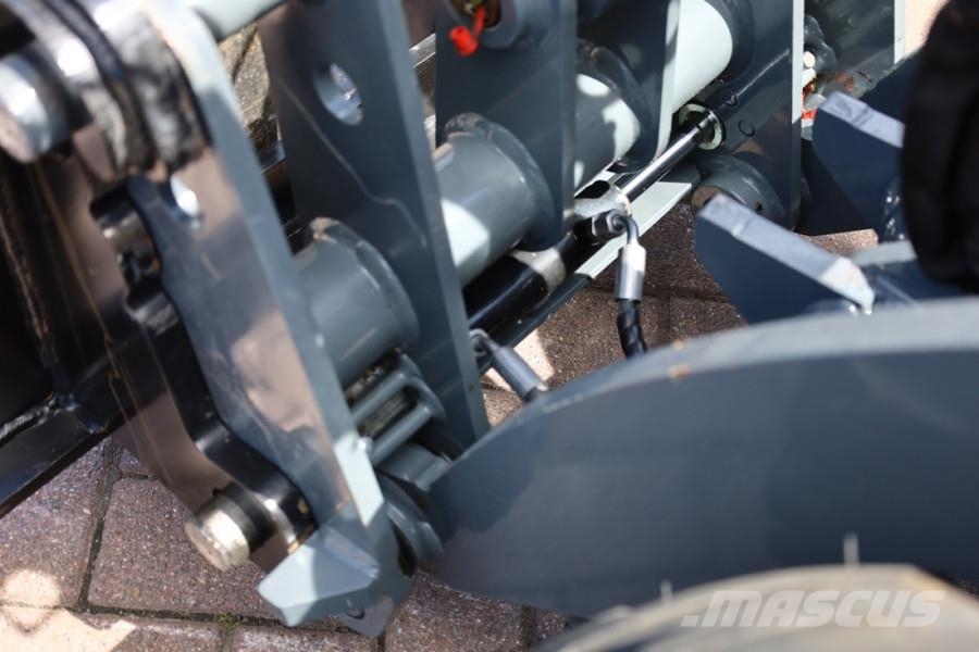 GiANT G2700E 100% Electric - Zero Emissions, Lithium-Iro Radlader