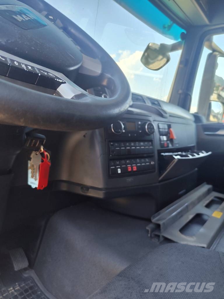 MAN TGX 35.440 Kamioni s ravnim pločom / vitlom